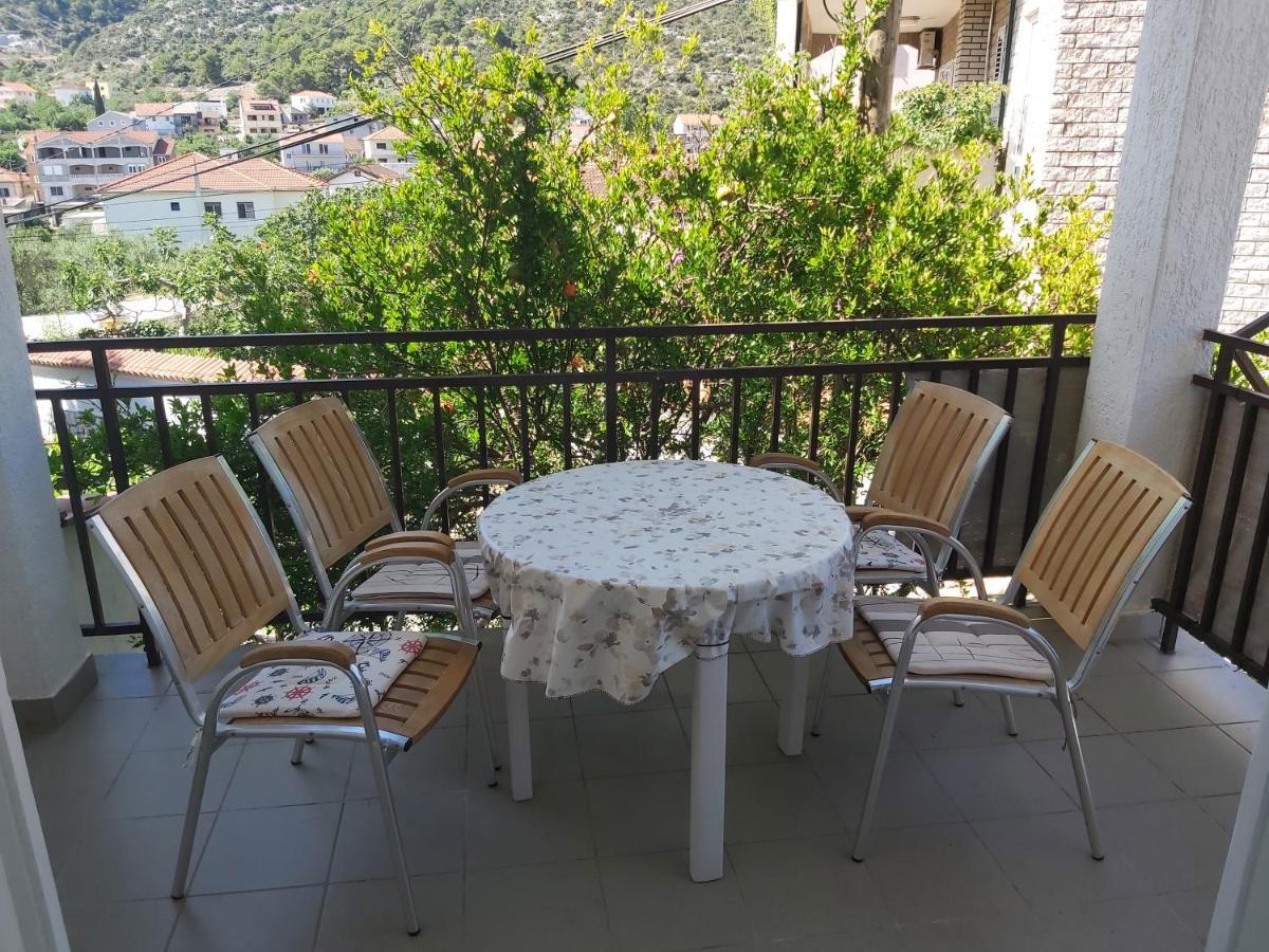 מרינה Apartments Iva I Marko מראה חיצוני תמונה